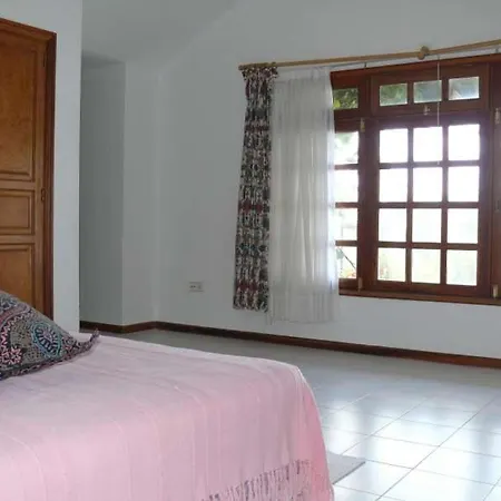 Sleeps 8 Pool Wifi Apartment *