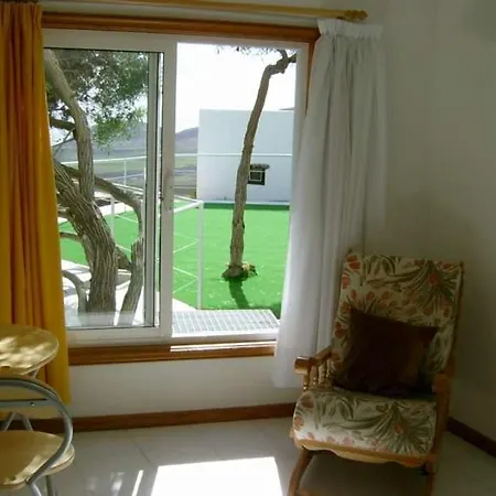 Sleeps 8 Pool Wifi Apartment